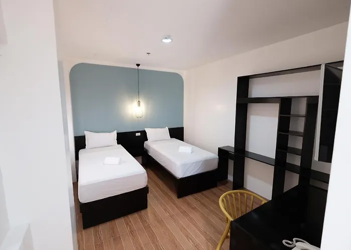 Beds & Friends Hostel Mactan With Pool And Bar